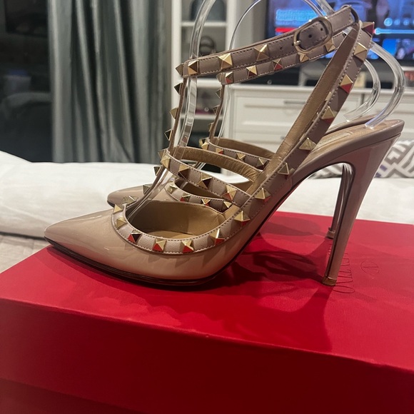 ❤️❤️❤️Valentino Rockstud Patent Heels in Poudre Color❤️❤️❤️ - Picture 7 of 16